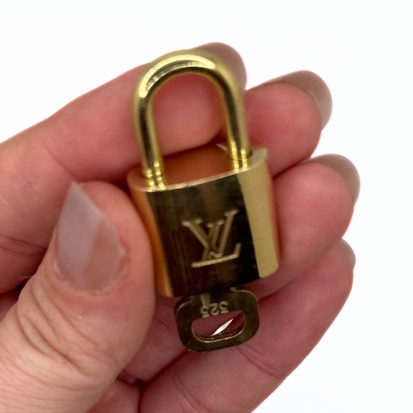 Louis Vuitton Lock & Key #323 - Great Condition - Picture 1 of 9